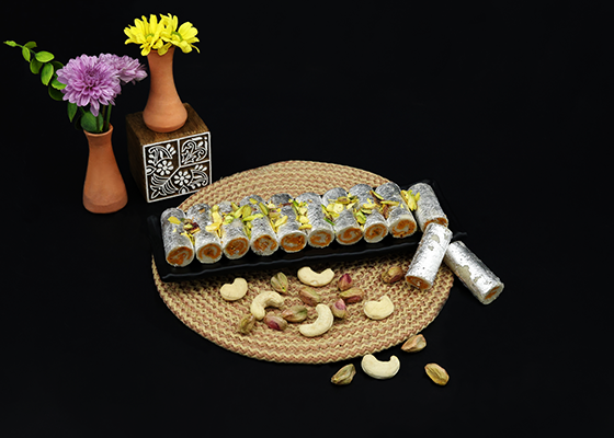 Kaju Kesar Pista Roll