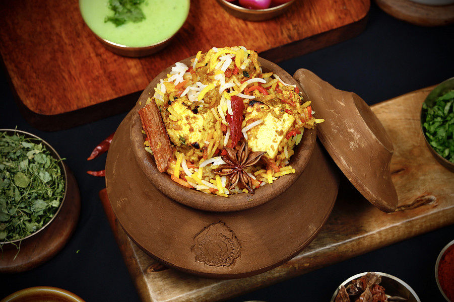 Matki Paneer Tikka Biryani With Gravy Or Raita (serves 1-2)
