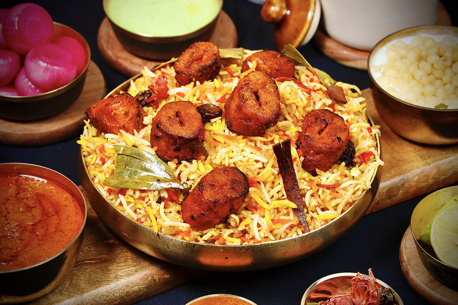 Chaap Tikka Dum Biryani With Raita Or Gravy  (serves 1-2)