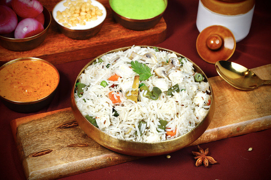 Vegetable Pulav With Raita Or Gravy (serves 1-2)