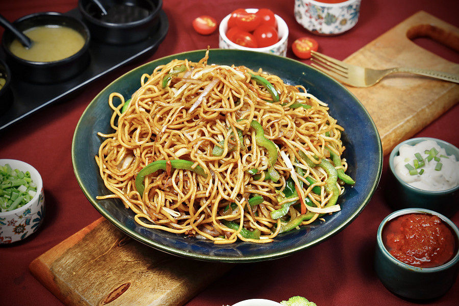 Veg Chowmein  ( Desi Street Noodles )