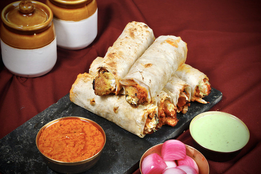 Paneer Tikka Roll With Tawa Gravy