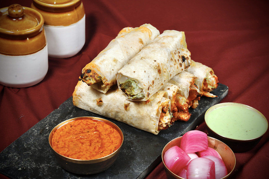 Afghani Chaap Roll With Tawa Gravy