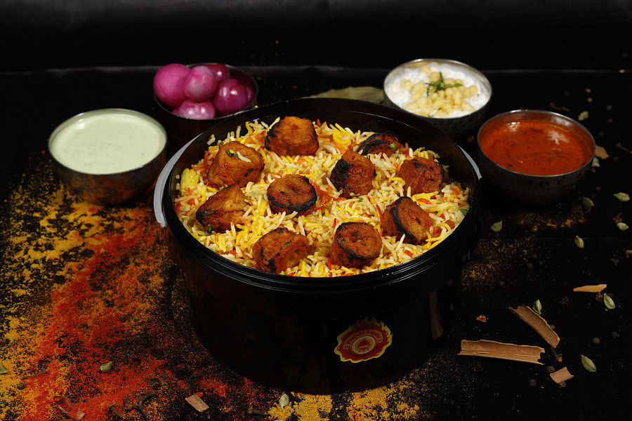 Chaap Tikka Dum Biryani Bucket [2500ml]
