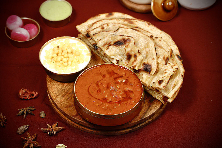 Kashmiri Rajma Masala + Boondi Raita + Choice Of Breads