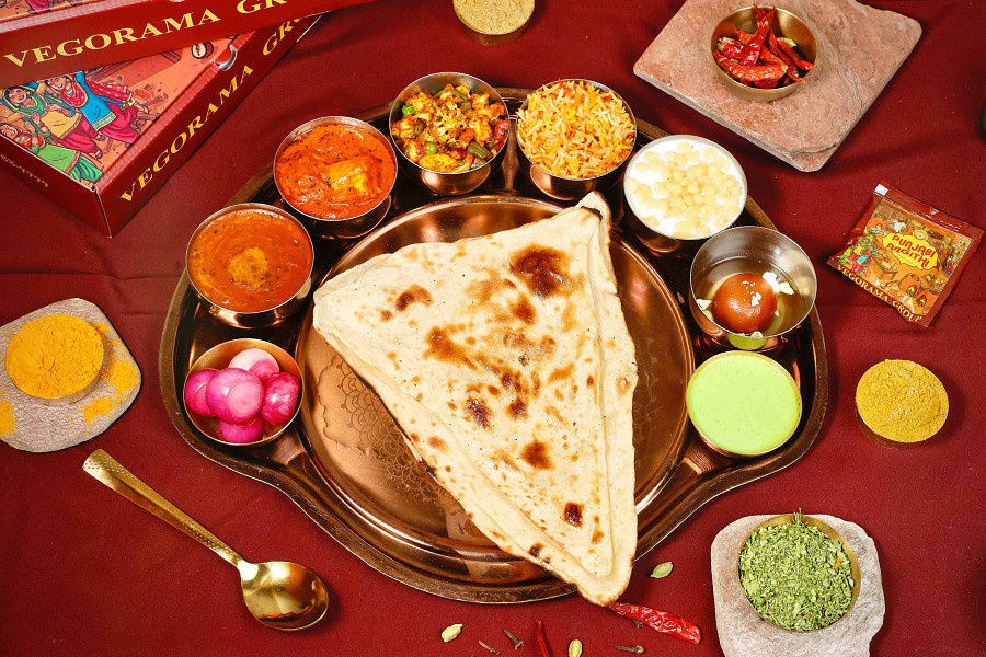 Butter Naan Or Garlic Naan Thali