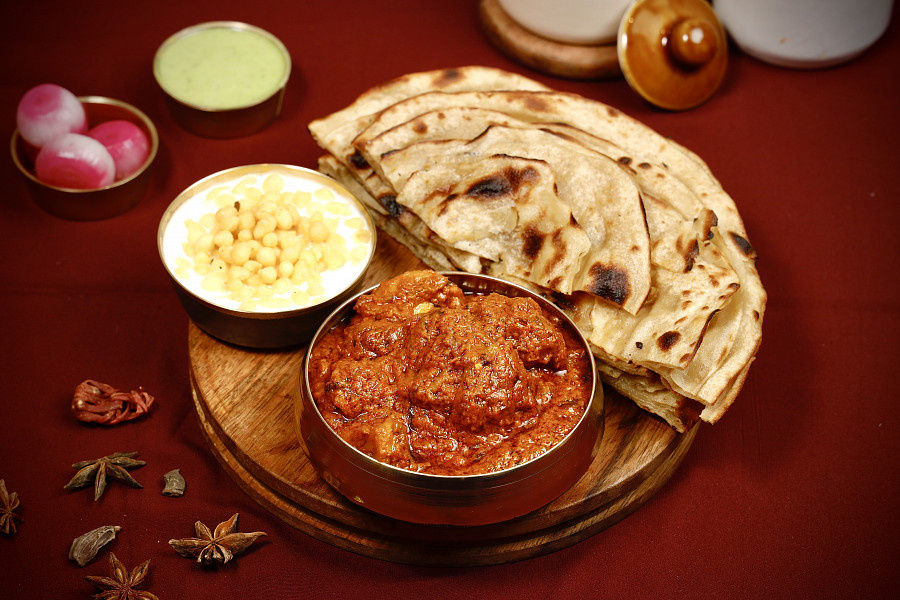 Rara Chaap Masala + Boondi Raita + Choice Of Breads