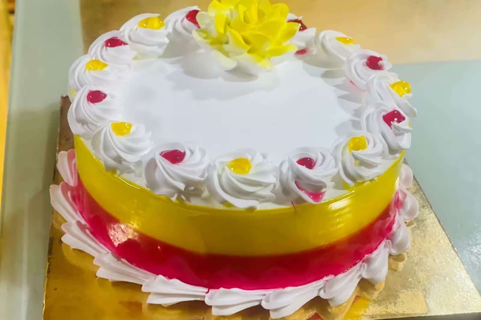 Mix fruit fresh cream